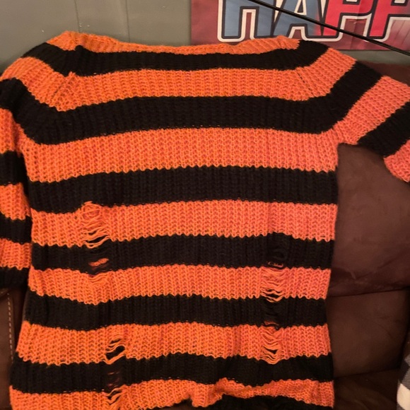 Sweater over sized striped sweater NEW with tags size LG - Picture 6 of 9